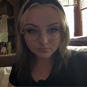 Meet your Posher, Lily